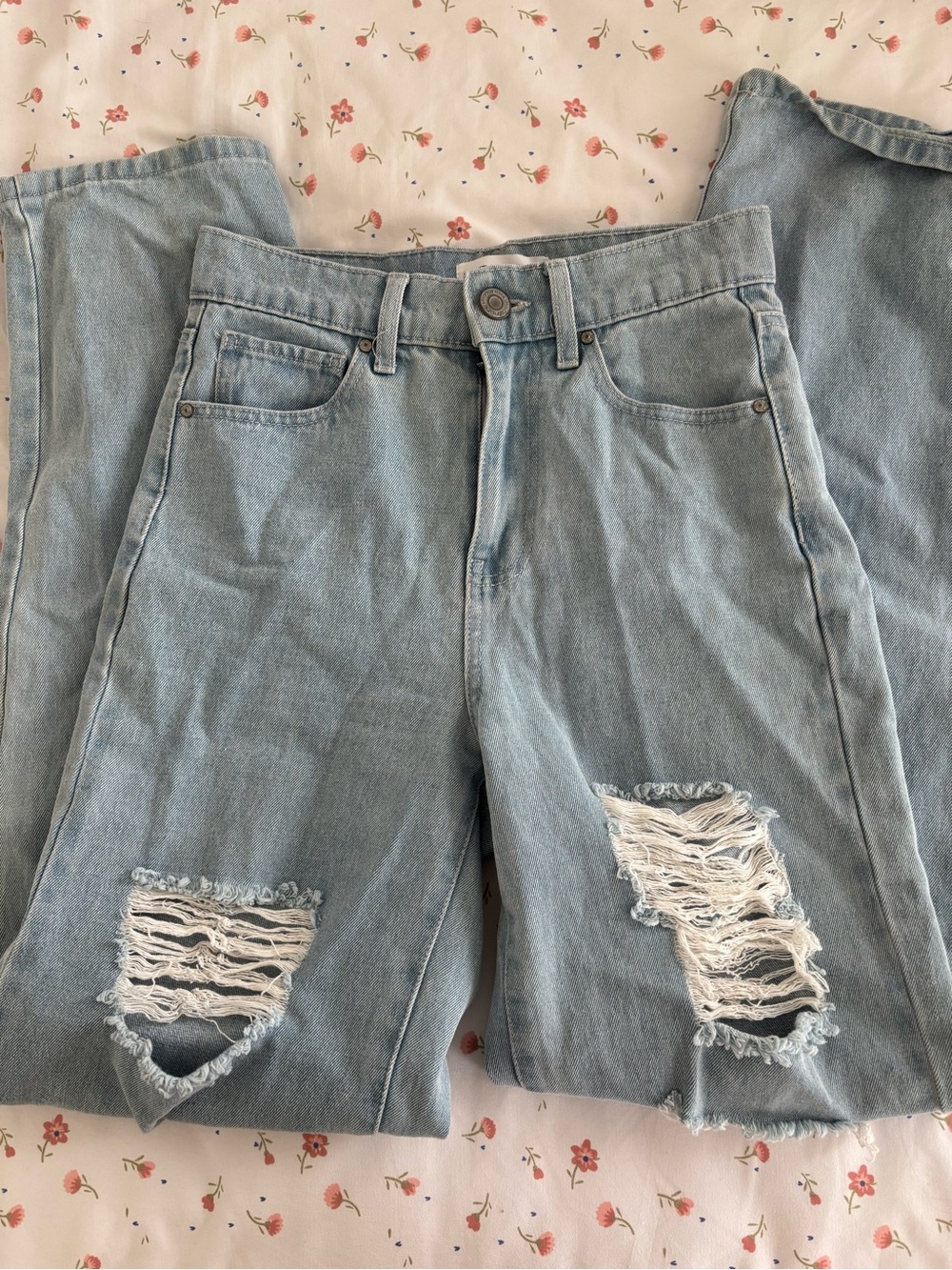 RSQ (tilly’s) light blue distressed boyfriend jeans ୨୧